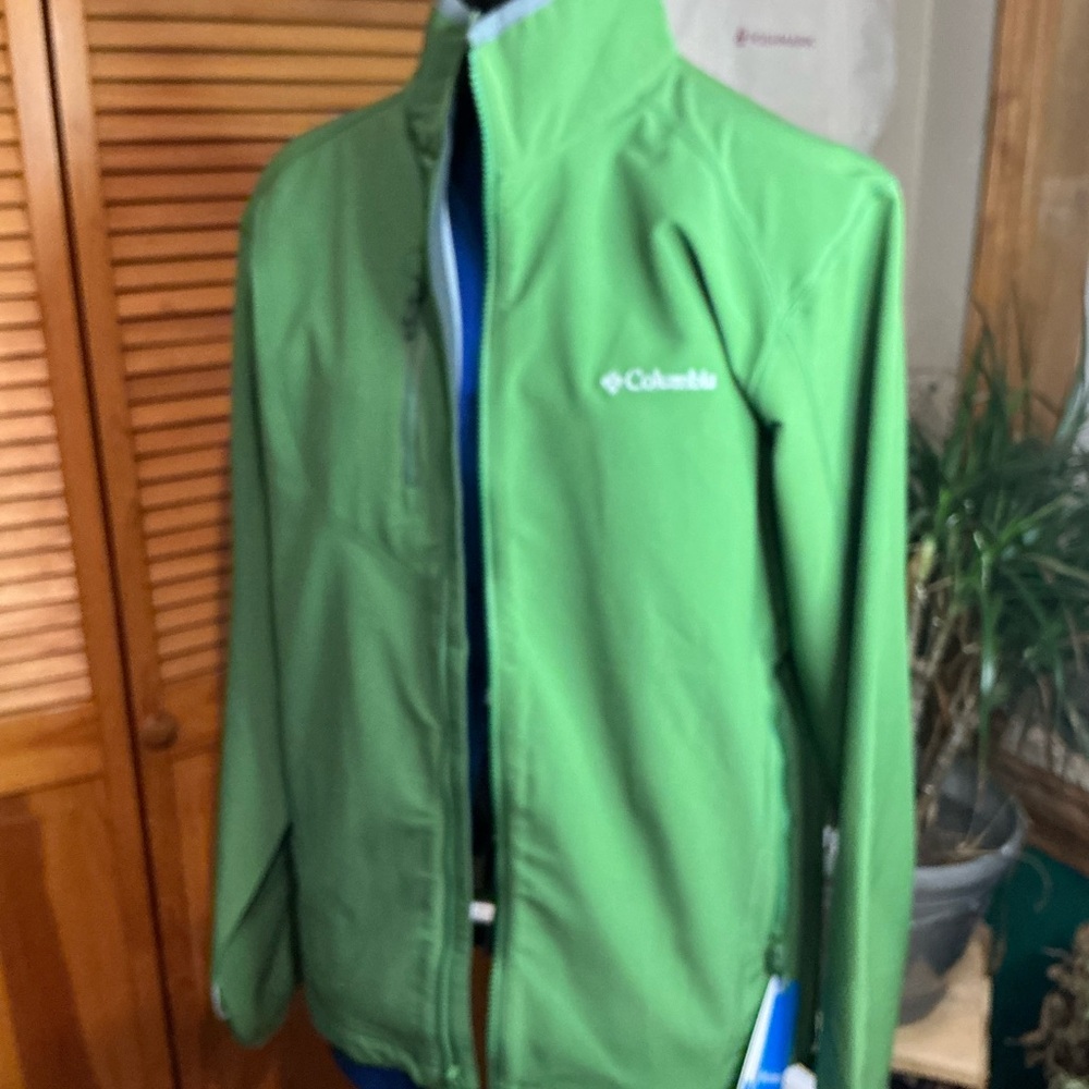 Columbia women’s Vibrant Green jacket NWT